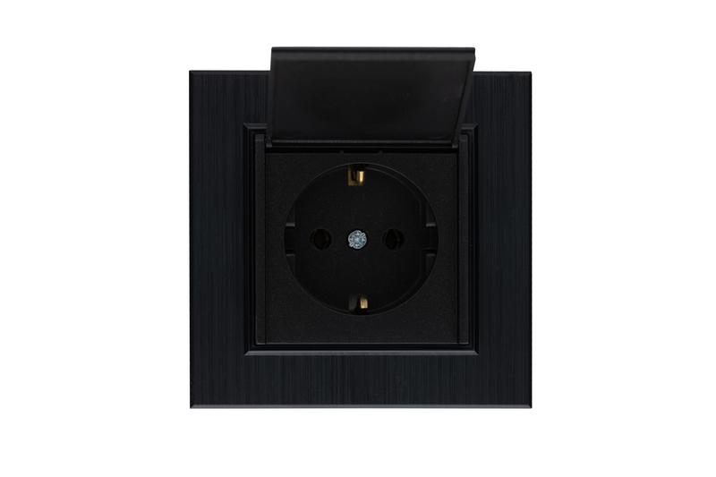 Розетка 1-м с крышкой Karea LINE STAR с заземл. чер. Makel 86054029