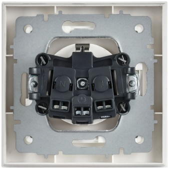 Розетка BRITE РСР14-1-0-БрАБ 16А в сборе с заземл. защ. шторки арктич. бел. IEK BR-R14-16-K91-F