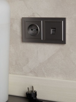 Розетка 1-м СП BRITE РС10-1-0-БрС 10А без заземл. без защ. шторок механизм сталь IEK BR-R10-10-K46