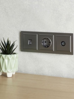 Рамка 3-м BRITE РУ-3-БрС сталь IEK BR-M32-K46