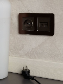 Розетка 1-м СП BRITE РС10-1-0-БрТБ 10А без заземл. без защ. шторок механизм бронза IEK BR-R10-10-K45