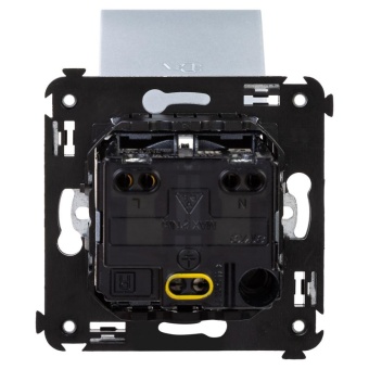 Розетка 1-м СП 2мод. Avanti "Закаленная сталь" 16А 2P+E защ. шторки с крышкой сер. DKC 4404013