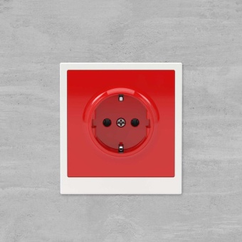 Розетка силовая KANT 2P+E без шторки красн. сатин DKC 7001033