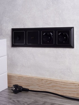 Рамка 4-м BRITE РУ-4-Бр хром/черн. IEK BR-M42-12-2-K23