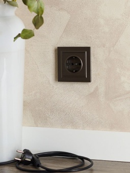 Розетка 1-м СП BRITE РС11-1-0-БрТБ 16А с заземл. без защ. шторки механизм бронза IEK BR-R11-16-K45