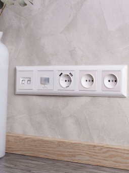 Рамка 5-м BRITE РУ-5-Бр бел./бел. IEK BR-M52-12-K01