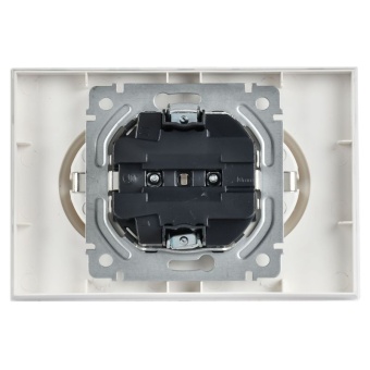 Розетка 2-м СП BRITE РСш12-3-БрАБ 16А в сборе с заземл. защ. шторки арктич. бел. IEK BR-R24-16-K91-F